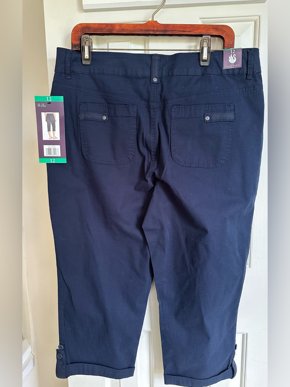 NWT Gloria Vanderbilt Blue Capris- Size 12 - Picture 5 of 8